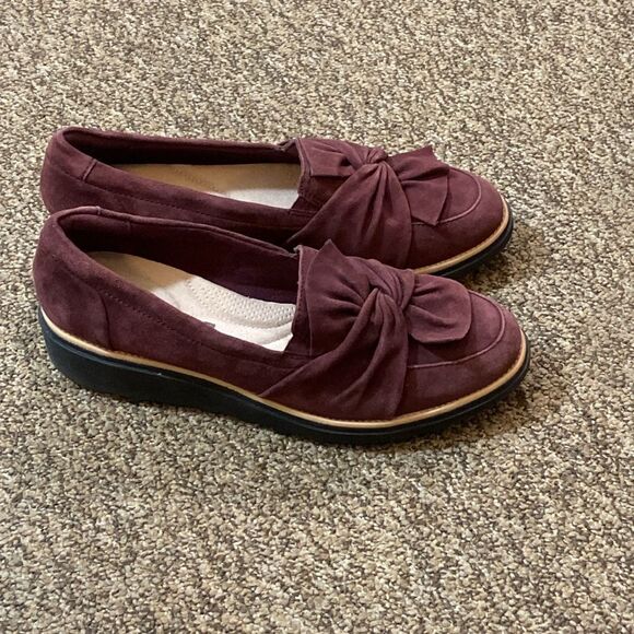 Clarks Sharon Dasher Suede 
Burgundy Red Flats with Bow Detail Size 10 M - Picture 3 of 7